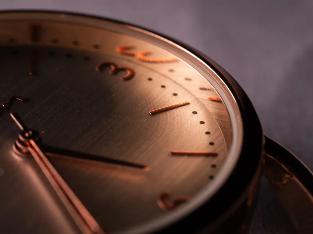  Large watch face symbolizing timing and deadlines in refinancing after divorce.